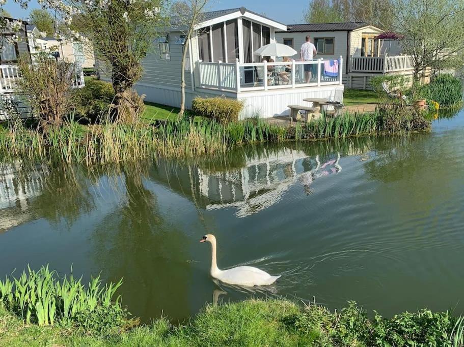 فيلا Waters Edge, Hoburne Cotswolds سيرني الجنوبية المظهر الخارجي الصورة